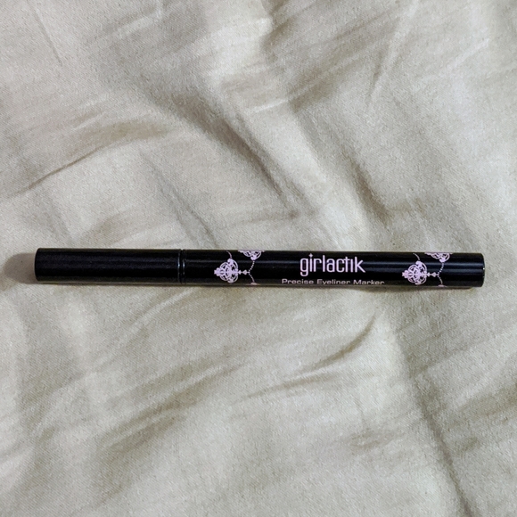 NEW Black Eyeliner - Picture 2 of 2